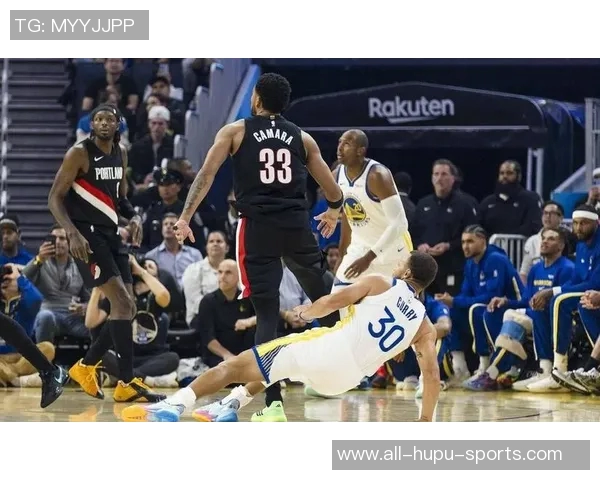 不手软！凯莱布·乐福空位三分一箭穿心开拓者仍领先勇士4分