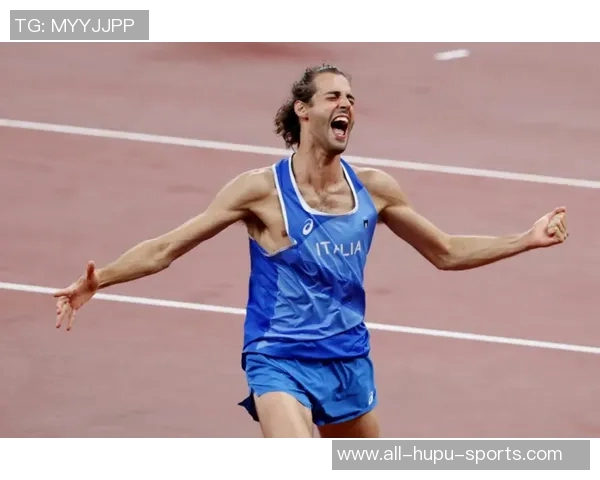 冯劲右路倒地横传加布里埃尔扫射建功——赛场瞬间，英雄诞生