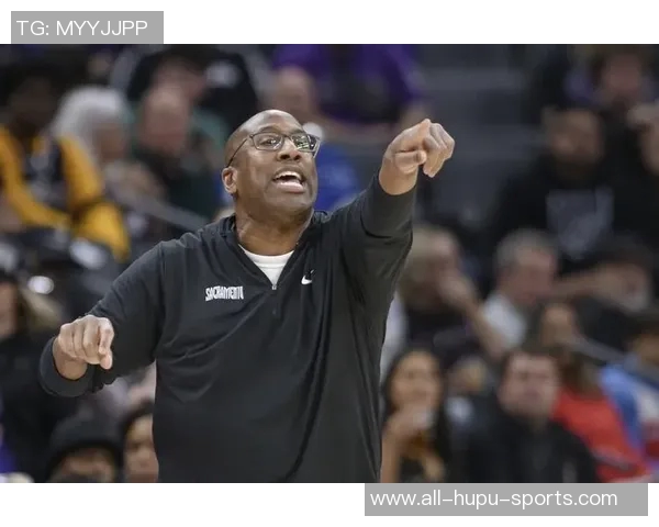 迈克·布朗谈沙梅特右肩伤情：将在未来几天接受全面评估