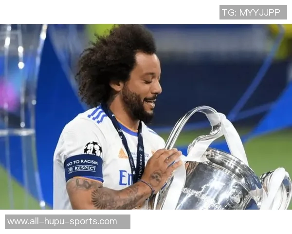 这球如何？马塞洛现场见证儿子恩佐打进代表皇马U19首球