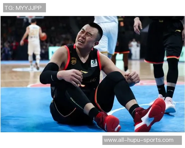 韩德君手掌受伤依然坚守赛场,缝针直至深夜彰显篮球精神 韩德君手掌受伤依然坚守赛场,缝针直至深夜彰显篮球精神